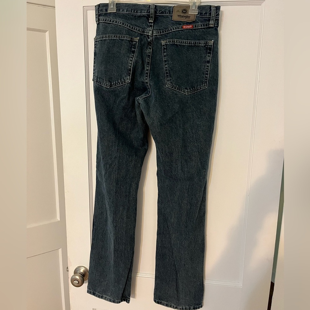 Wrangler Blue Jeans Size 33 x 32 - Picture 2 of 12